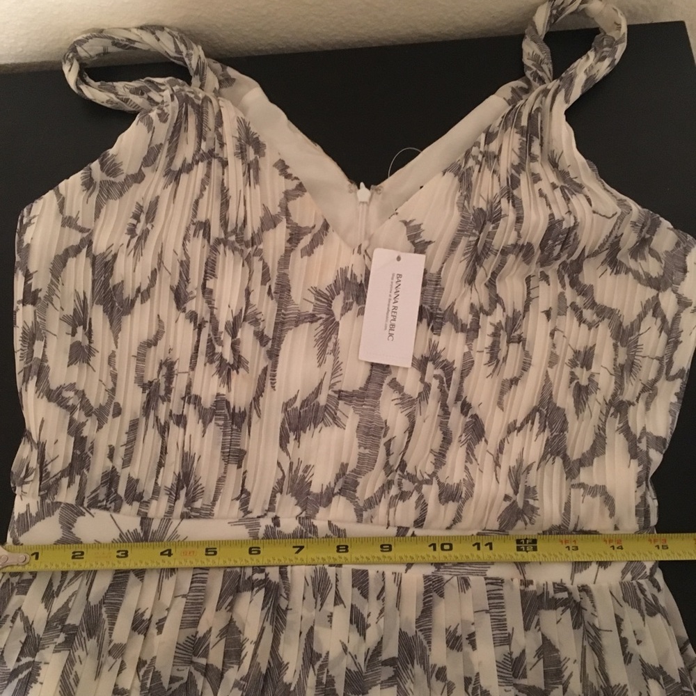 Patterned Pleated Cocktail Dress - Picture 8 of 8